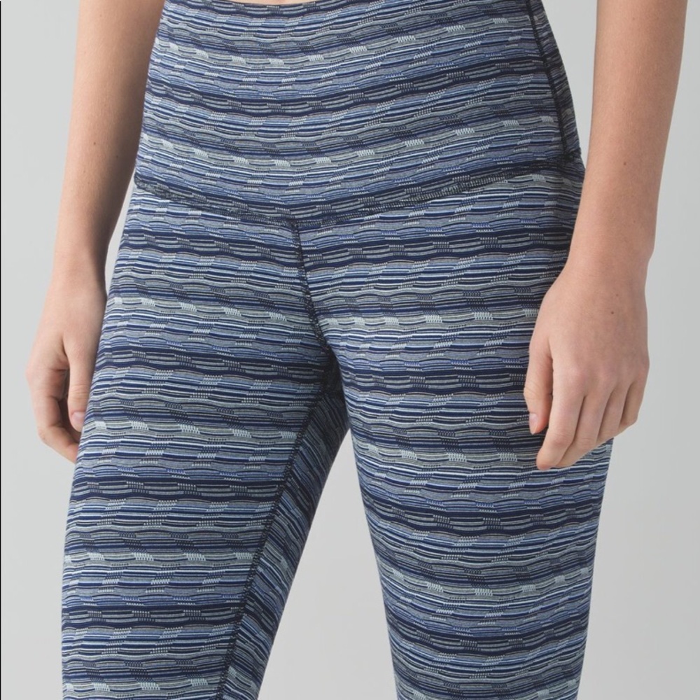 NWOT Lululemon Wunder Under Crop Hi-Rise - Picture 3 of 6